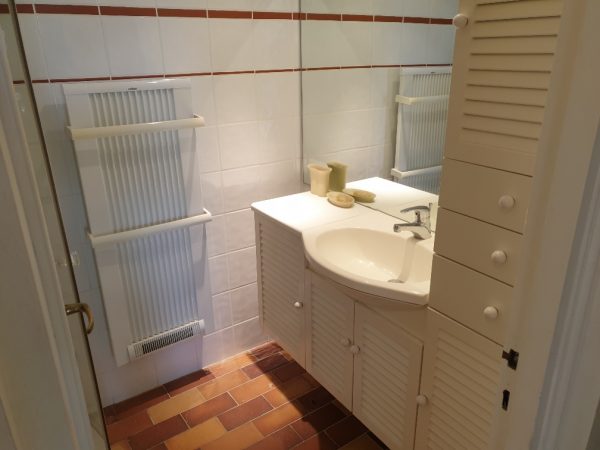 Appartement deux chambres vue Port – Image 14