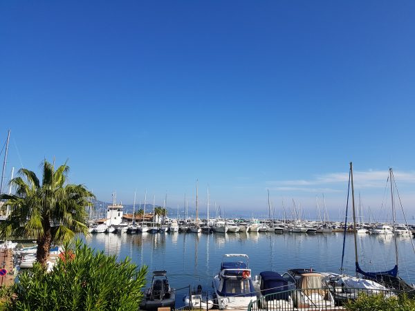 GRAND STUDIO VUE PORT 100 mètres plage – Image 2