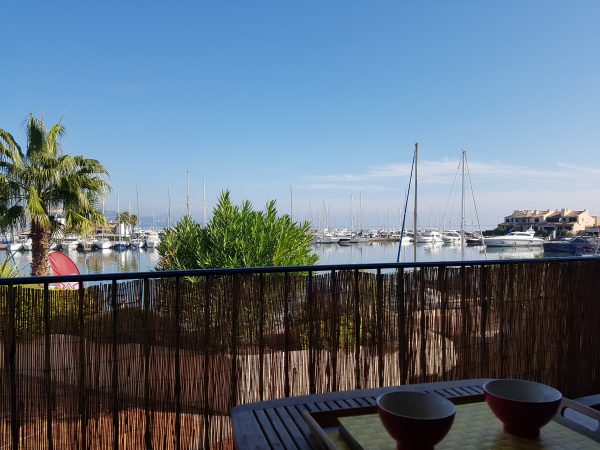 GRAND STUDIO VUE PORT 100 mètres plage – Image 3