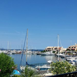 GRAND STUDIO VUE PORT 100 mètres plage