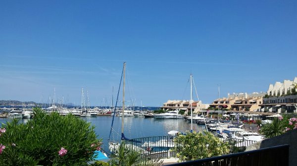 GRAND STUDIO VUE PORT 100 mètres plage