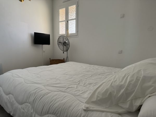 Joli 2 pièces bien décoré, piscine et accès plage – Image 11