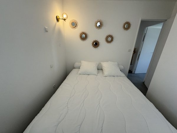 Joli 2 pièces bien décoré, piscine et accès plage – Image 2