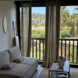 Joli 2 pièces bien décoré, piscine et accès plage